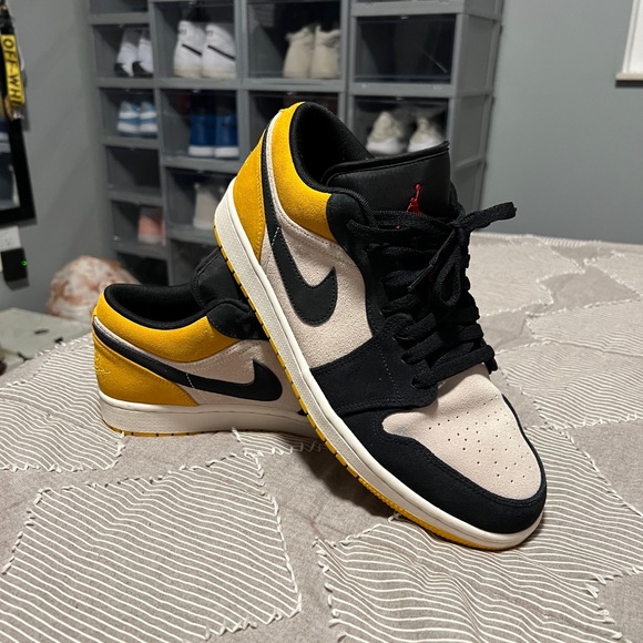 jordan 1 low sail university gold